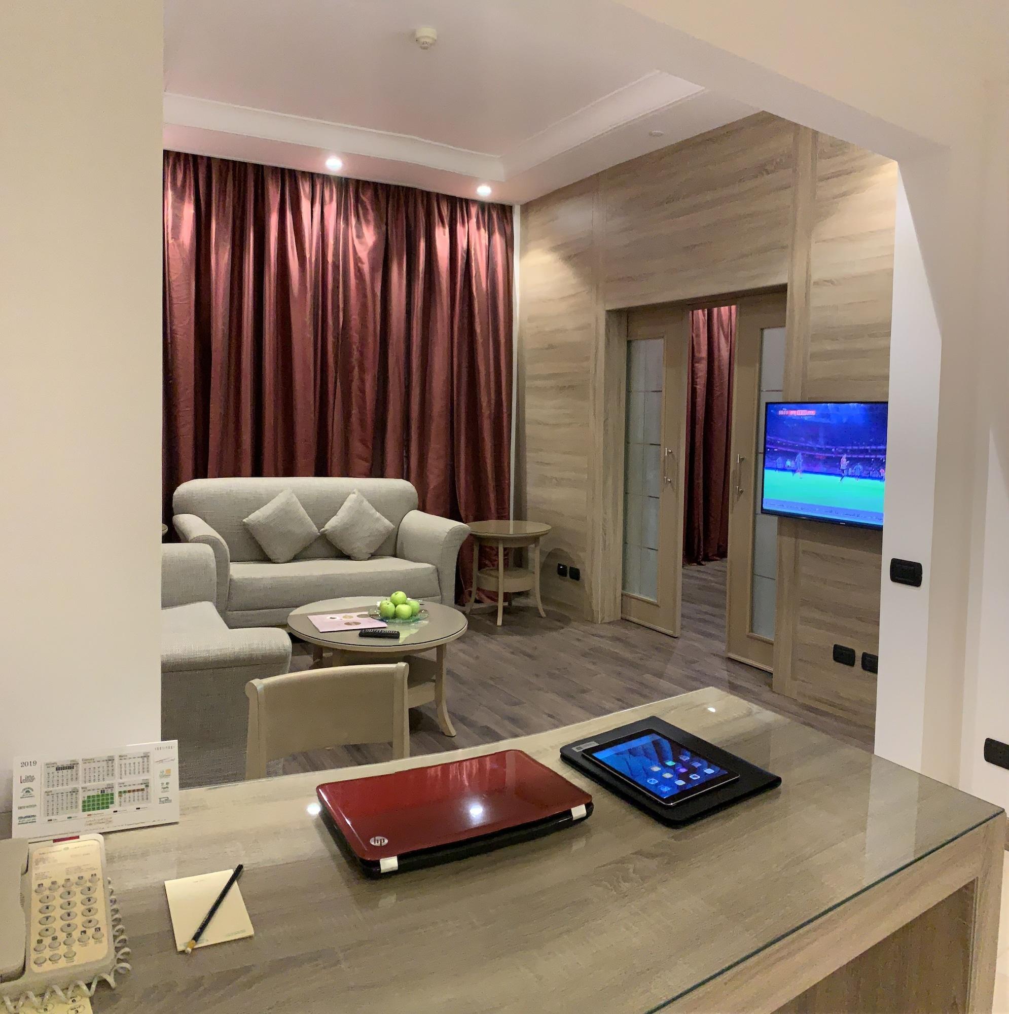 Carlton Al Moaibed Hotel Dammam Exteriör bild A suite at the hotel