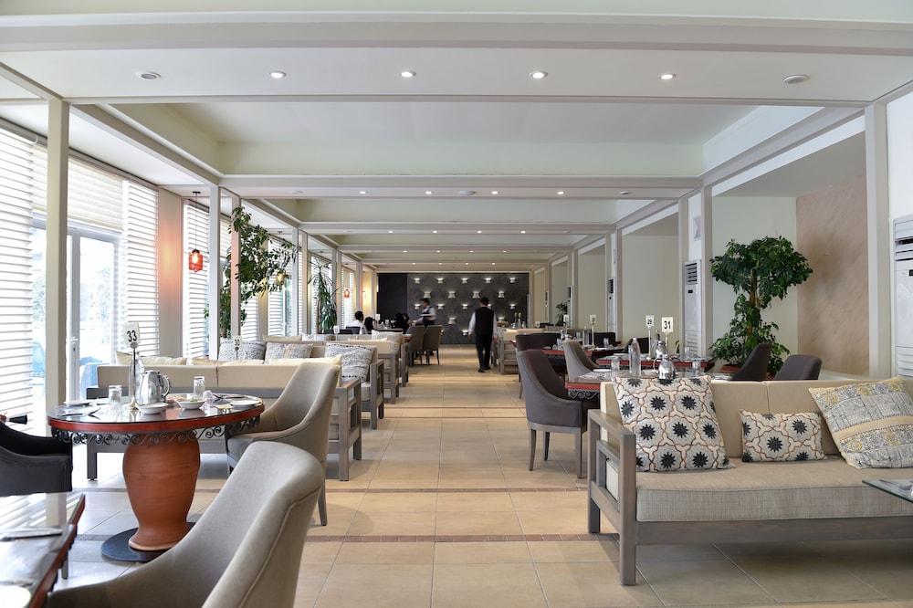 Carlton Al Moaibed Hotel Dammam Exteriör bild The restaurant