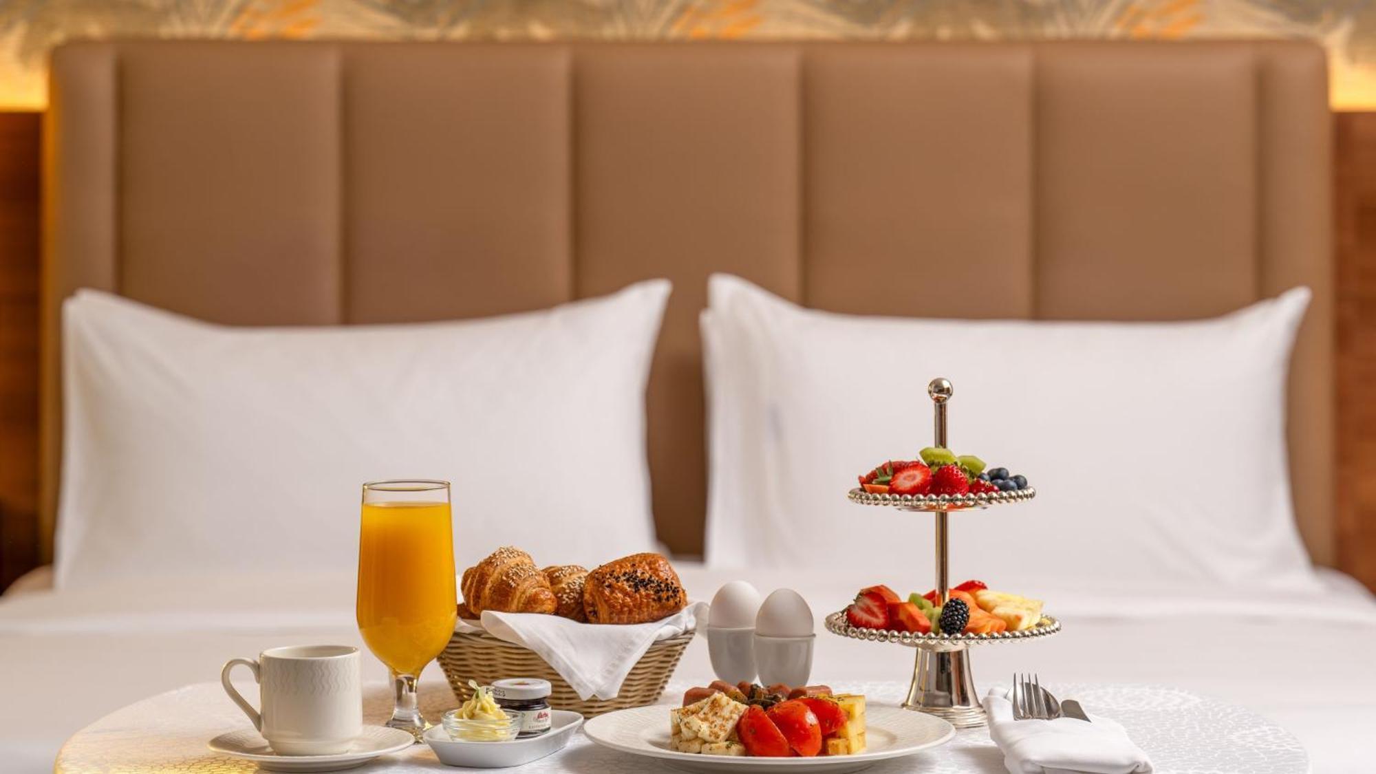 Carlton Al Moaibed Hotel Dammam Exteriör bild Room service