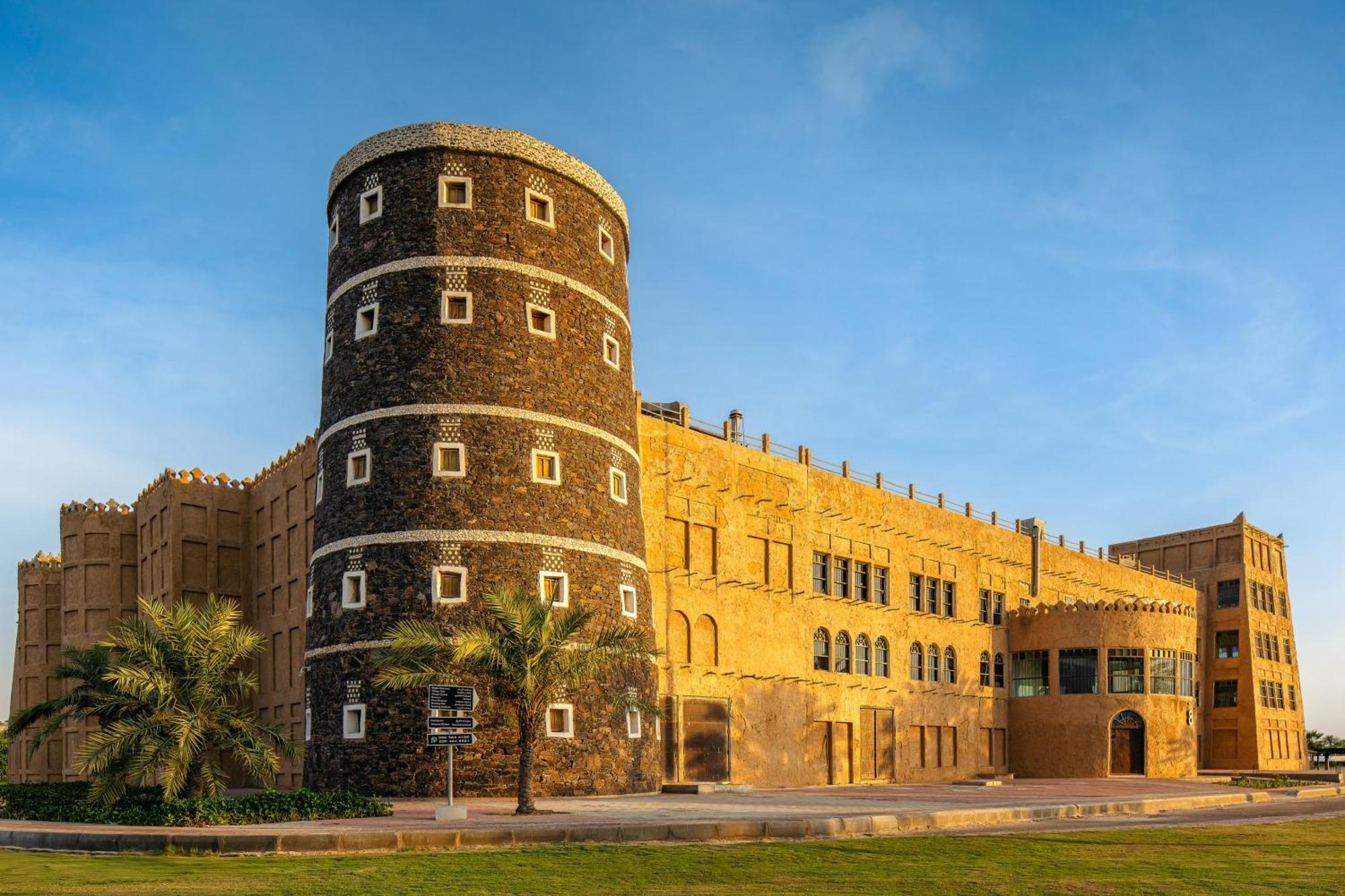 Carlton Al Moaibed Hotel Dammam Exteriör bild Al Jahili Fort