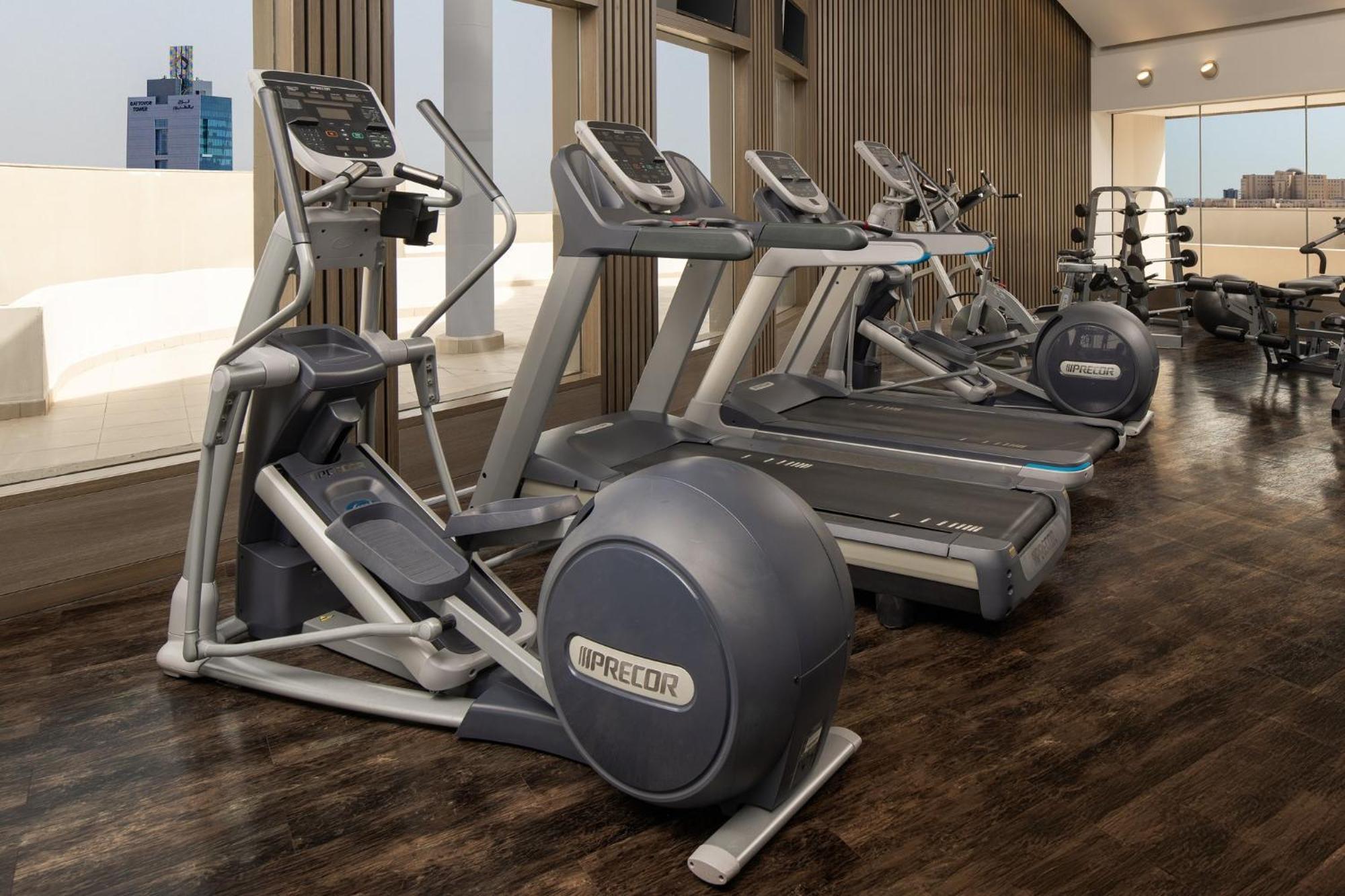 Carlton Al Moaibed Hotel Dammam Exteriör bild A Precor elliptical trainer