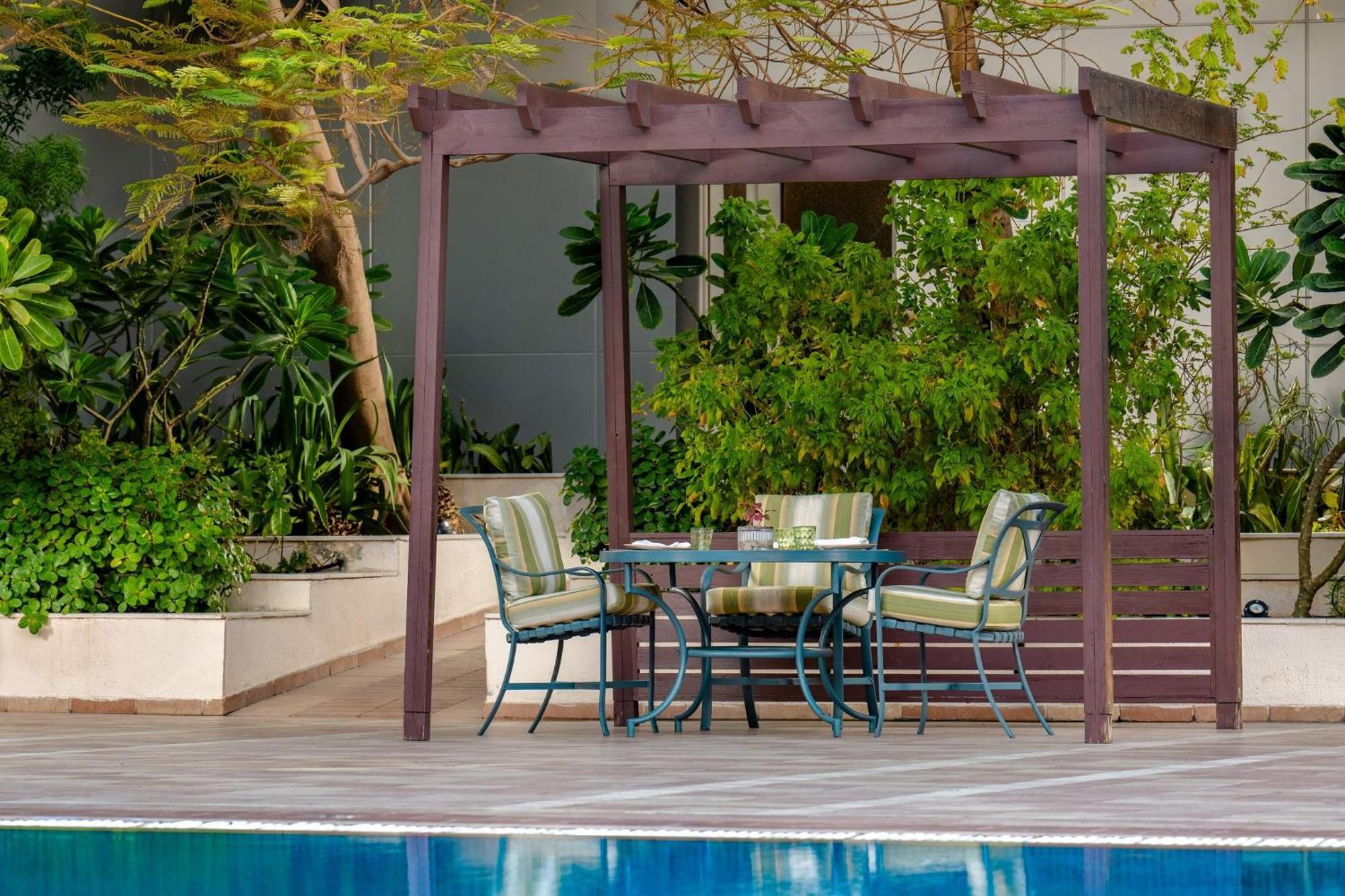Carlton Al Moaibed Hotel Dammam Exteriör bild Pergola