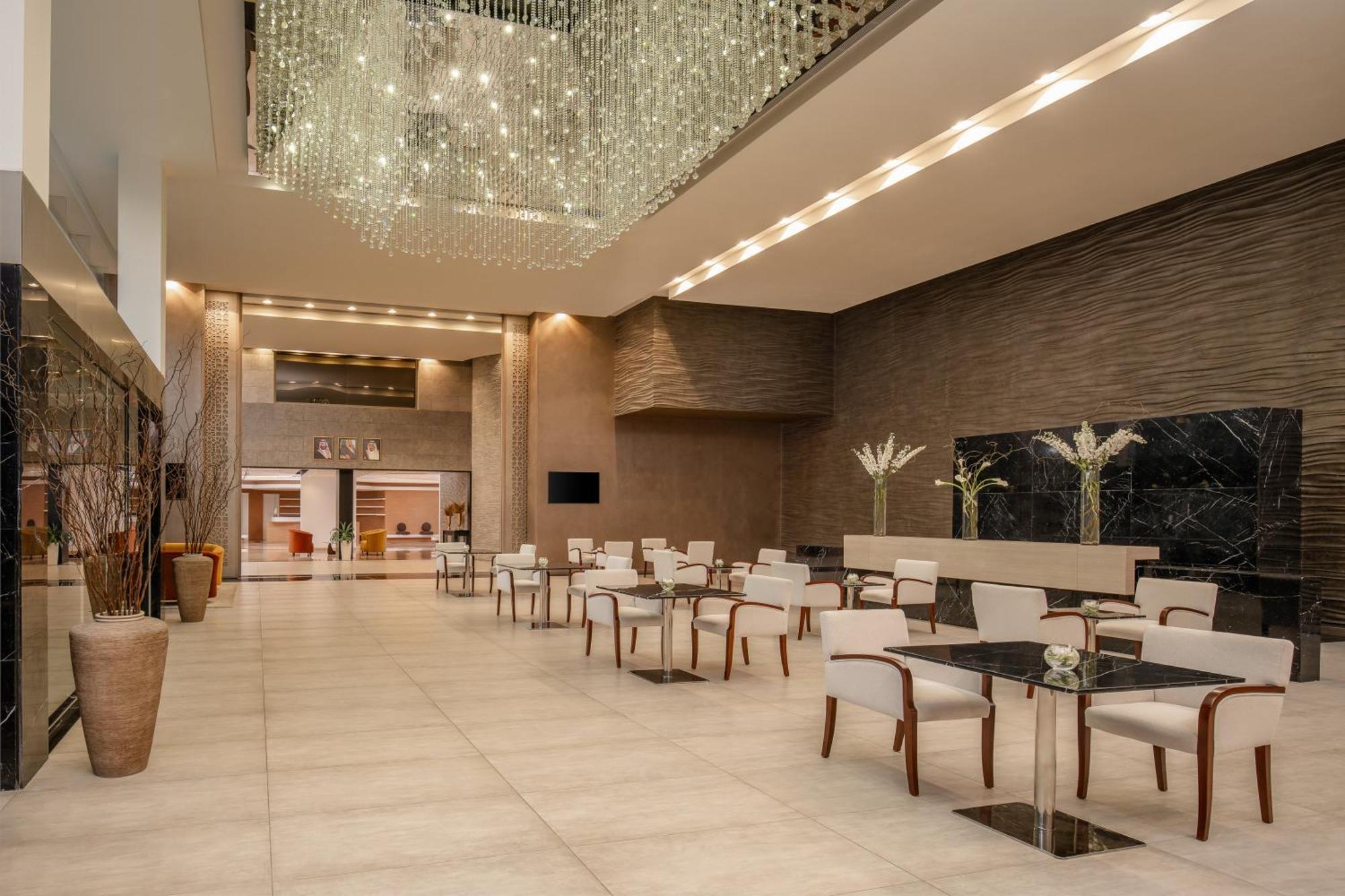 Carlton Al Moaibed Hotel Dammam Exteriör bild The lobby