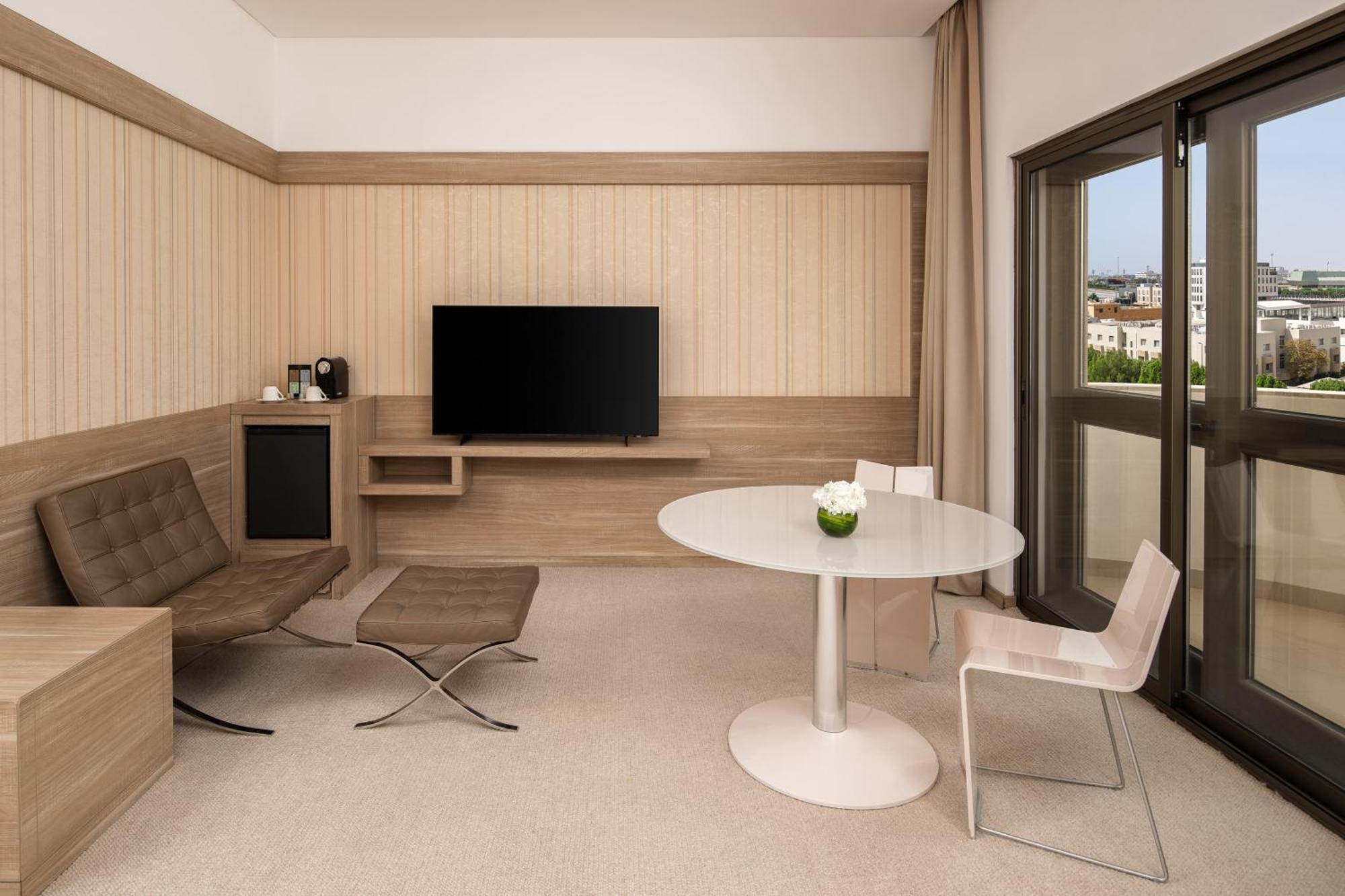 Carlton Al Moaibed Hotel Dammam Exteriör bild A suite at the hotel