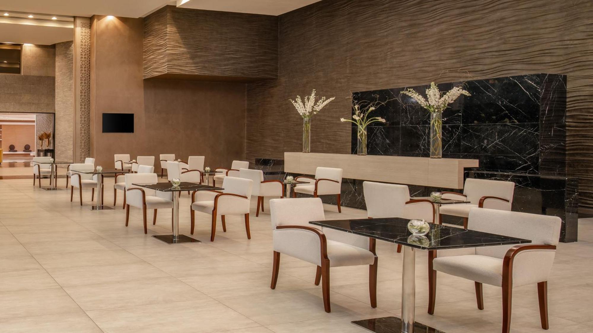 Carlton Al Moaibed Hotel Dammam Exteriör bild The lounge at the airport