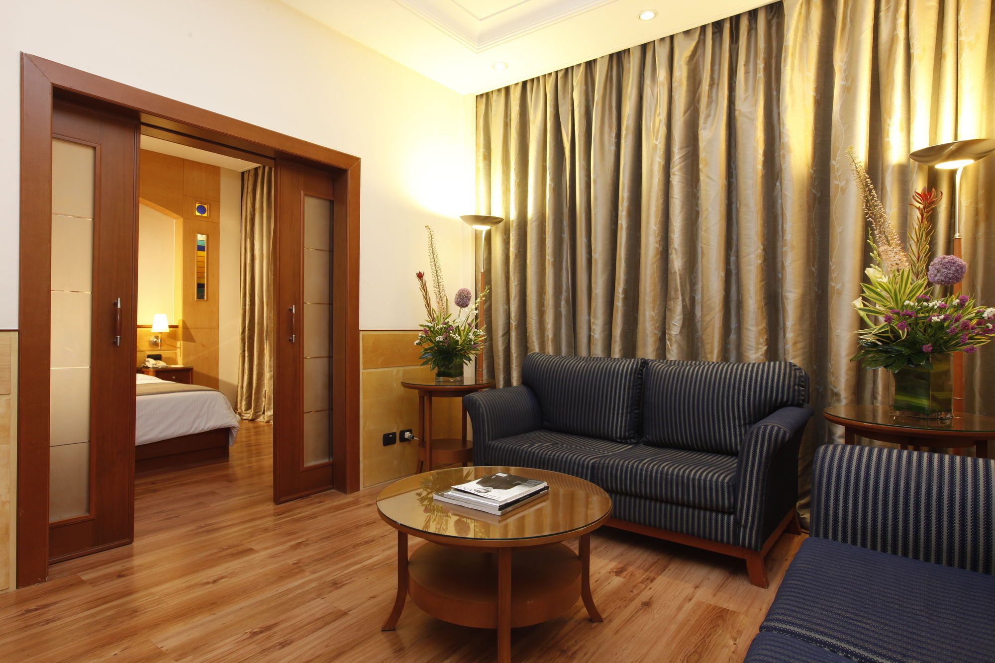 Carlton Al Moaibed Hotel Dammam Exteriör bild A suite at the hotel