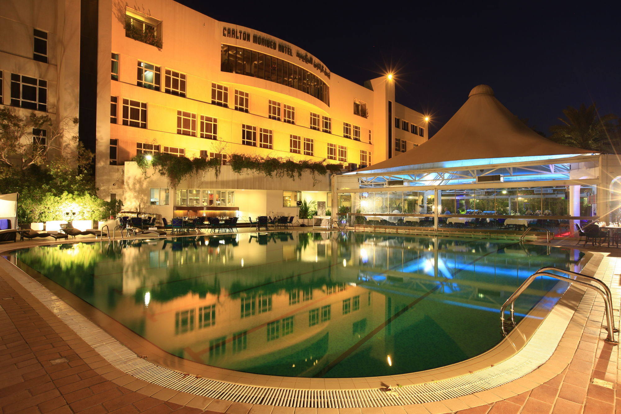 Carlton Al Moaibed Hotel Dammam Exteriör bild The swimming pool at the hotel